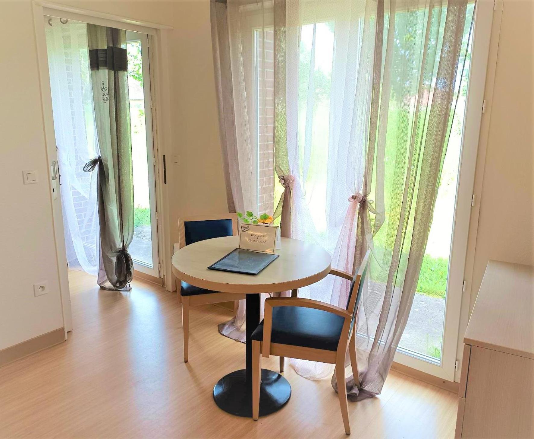 Cintray Parc Residence Breteuil-sur-Iton Exterior foto